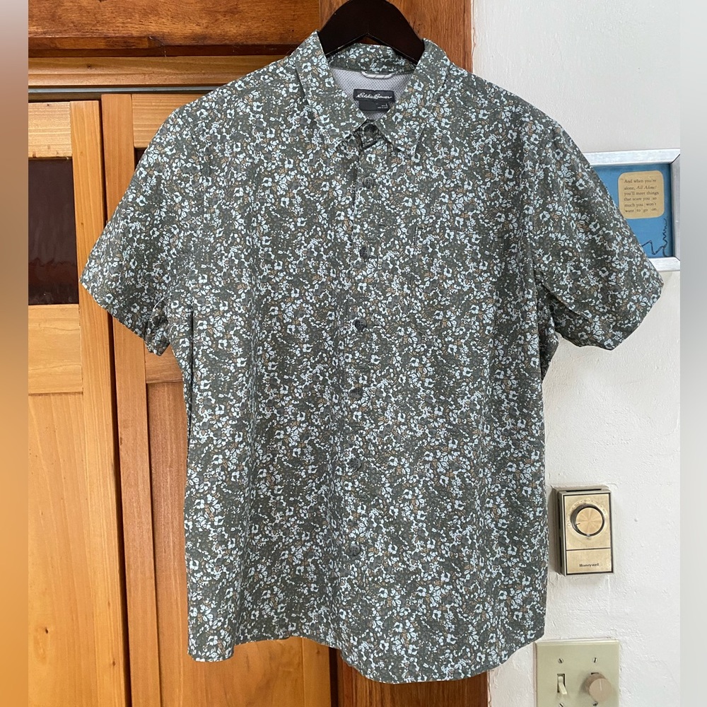 Eddie Bauer Men’s On-the-Go Short Sleeve Button Up Shirt - Large